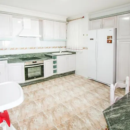 Apartment 4 Bedroom Gorgeous In *