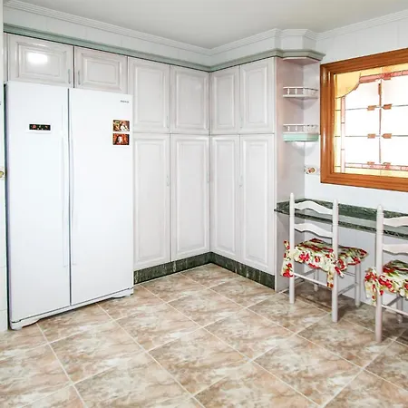 4 Bedroom Gorgeous In Apartment