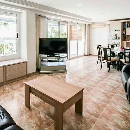 Apartment 4 Bedroom Gorgeous In